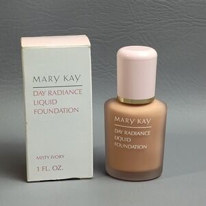 Mary Kay‎ Day Radiance Liquid Foundation Misty Ivory 1069 NEW in Box